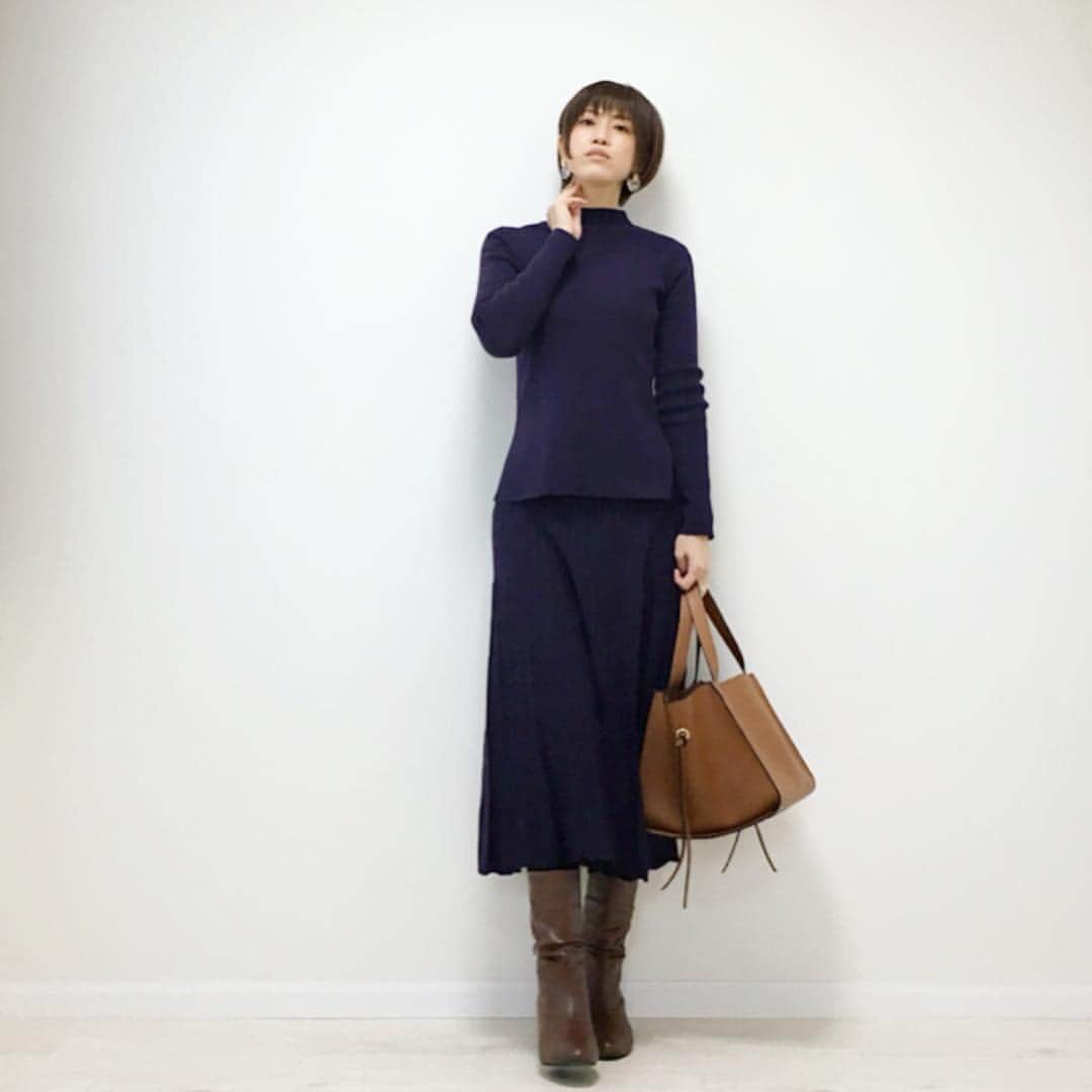 のインスタグラム：「#coordinate * * * 2年前くらいの物だけど気に入って大事に着てるセットアップ😊 朝からどれとどれ着よう😰なんて悩まず済むからやっぱりラク🤗 * * * 最近、嫌な予感って当たるものなんだなぁと実感した事があった。 昔から運だけは良い方だったんだけど… 自分が思うようには物事は順調に進まない。 でも前には進まなきゃ。 * * * #いつコ #いつかのコーデ #先日のコーデ #セットアップ #ニットアップ #セットアップコーデ #milaowen #reedit_ootd  #プチプラコーデ #プチプラファッション  #ママコーデ  #服記録 #日々の記録 #kaumo_fashion #locari #ponte_fashion #mamagirl #mineby3mootd #ママスタ春コーデ  #アラフォーママ #アラフォーコーデ  #fashionblogger  #大人可愛いコーデ #大人女子コーデ」