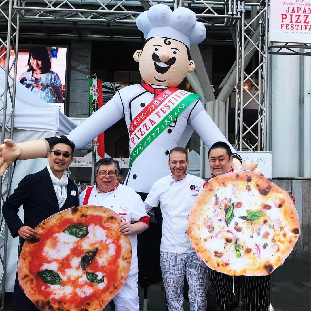 のインスタグラム：「ジャパンピッツァフェスティバル２日目‼️ 神の手・ガエターノ氏、ジェンナーロ氏、TOMMY＆TOGGY🍕  博多駅前広場で今日も２２時までやってます！  #toggy #hakata #fukuoka #pizza #japanpizzafestival #jpf #napolipizza」