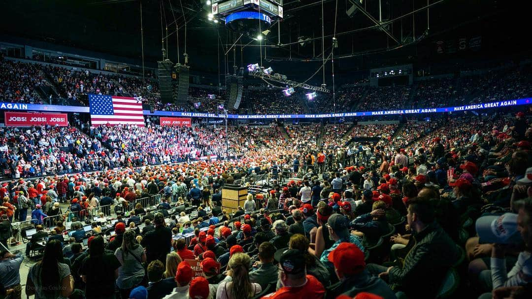 ドナルド・トランプさんのインスタグラム写真 - (ドナルド・トランプInstagram)「THANK YOU GRAND RAPIDS, MICHIGAN. I LOVE YOU! #MAGA」3月29日 10時31分 - realdonaldtrump