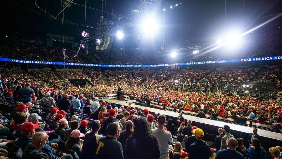 ドナルド・トランプさんのインスタグラム写真 - (ドナルド・トランプInstagram)「THANK YOU GRAND RAPIDS, MICHIGAN. I LOVE YOU! #MAGA」3月29日 10時31分 - realdonaldtrump