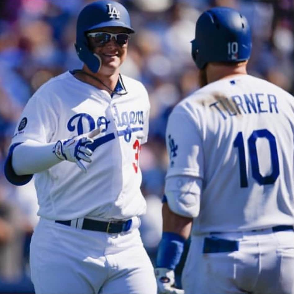 ジャスティン・ターナーさんのインスタグラム写真 - (ジャスティン・ターナーInstagram)「An #OpeningDay for the record books!!!! @Dodgers win!!!」3月29日 10時32分 - redturn2