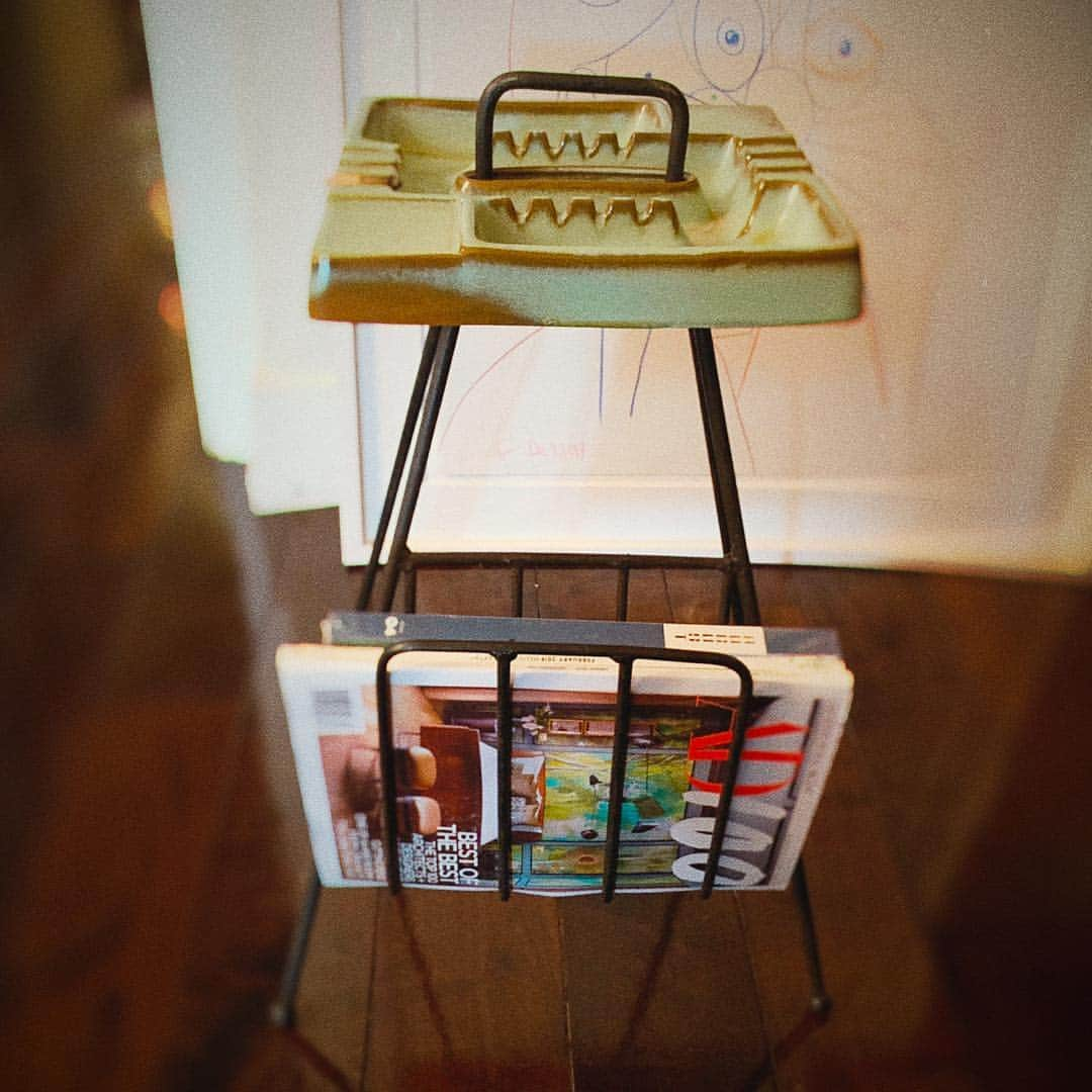 セス・ローゲンさんのインスタグラム写真 - (セス・ローゲンInstagram)「I recently got this mid century ashtray which is also a magazine rack, which I think is cool as fuck.」3月29日 10時38分 - sethrogen