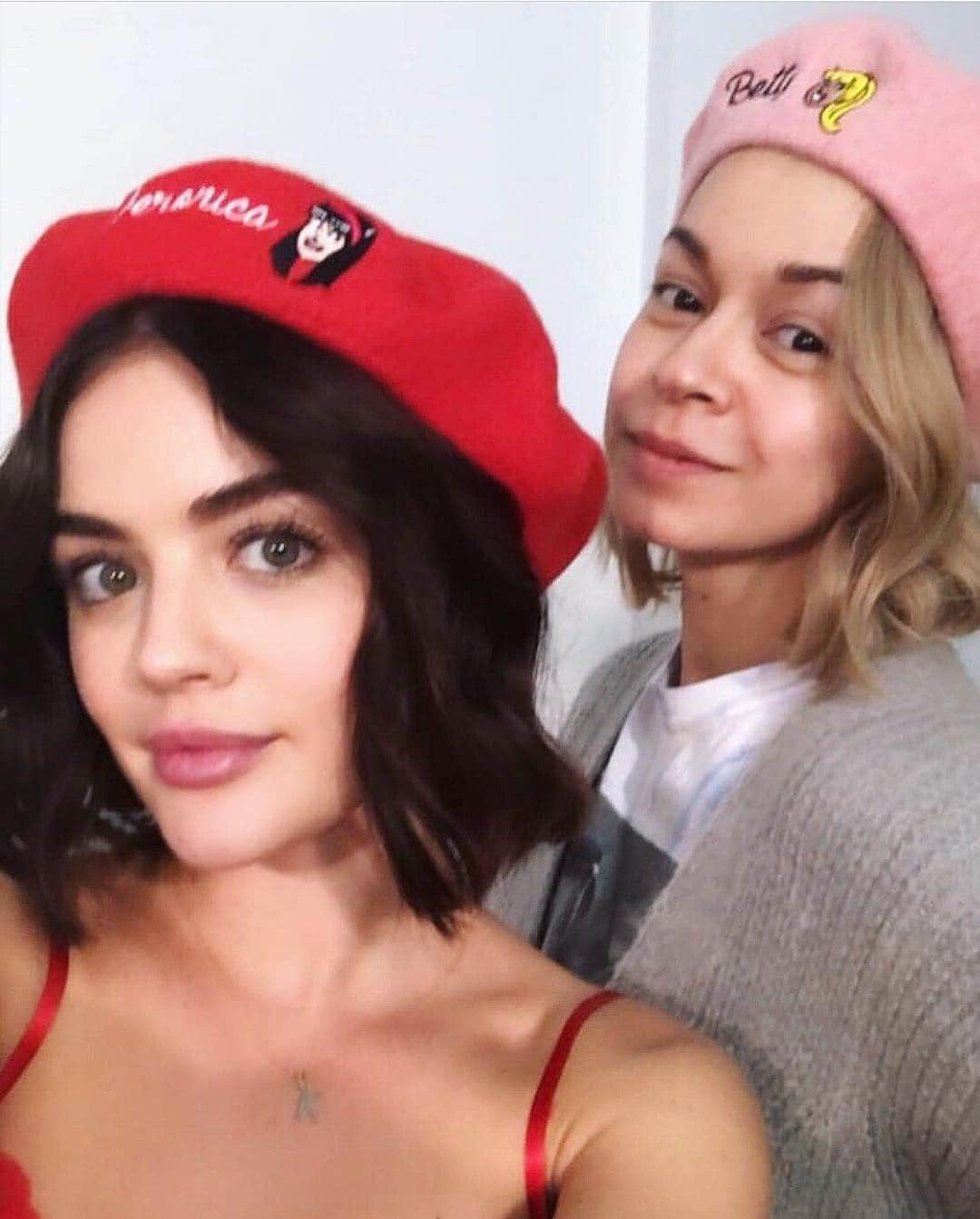 ルーシー・ヘイルさんのインスタグラム写真 - (ルーシー・ヘイルInstagram)「lucy & julia. katy & pepper. hip hip beret.」3月29日 10時44分 - lucyhale