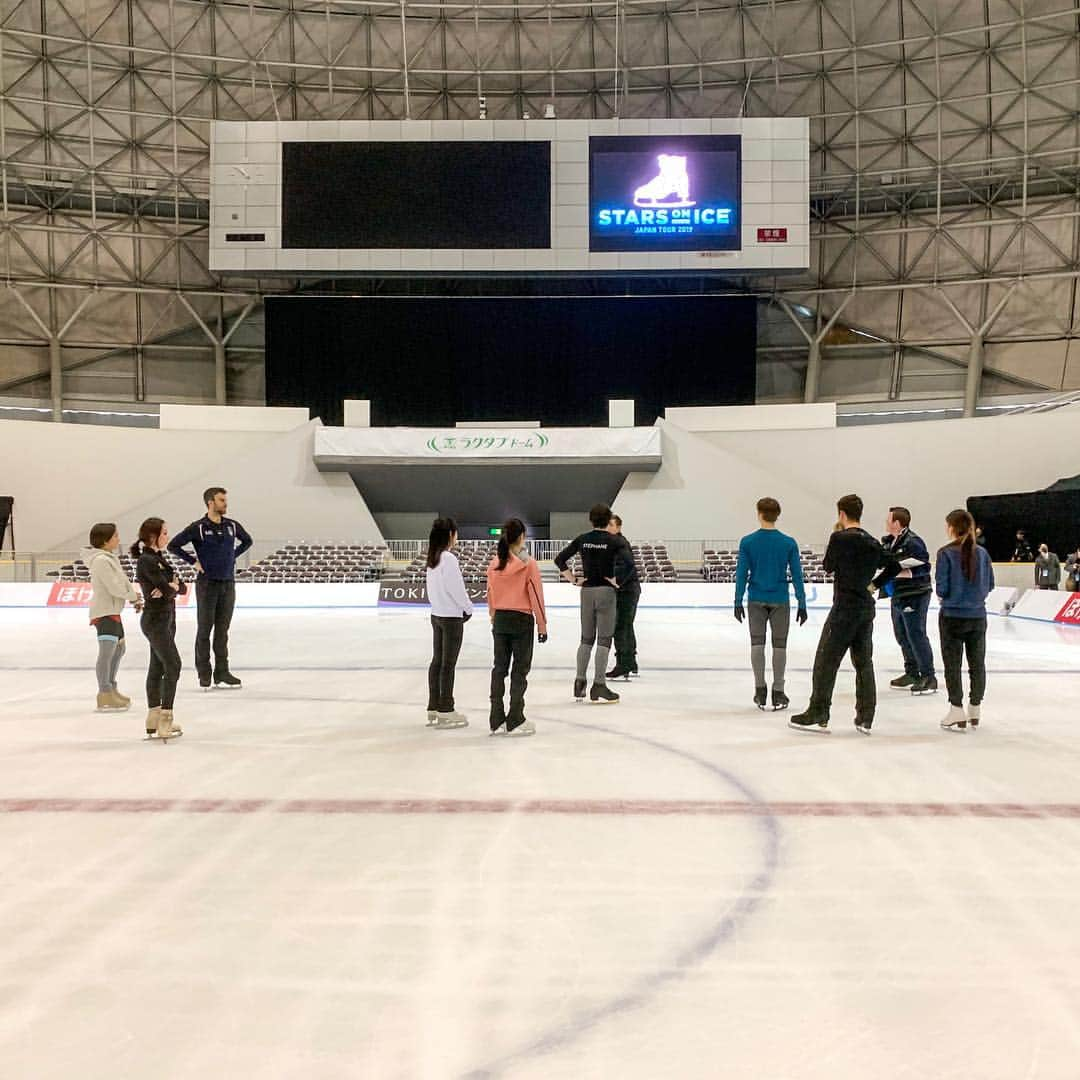 アレックス・シブタニさんのインスタグラム写真 - (アレックス・シブタニInstagram)「‪After a lot of hard work during rehearsals, we’re ready for our first show in Osaka! 🇯🇵⛸‬ @j_butt ‬has choreographed an amazing show. Can’t wait for you all to see it! #SOIJapan #osaka #japan」3月29日 10時46分 - shibsibs