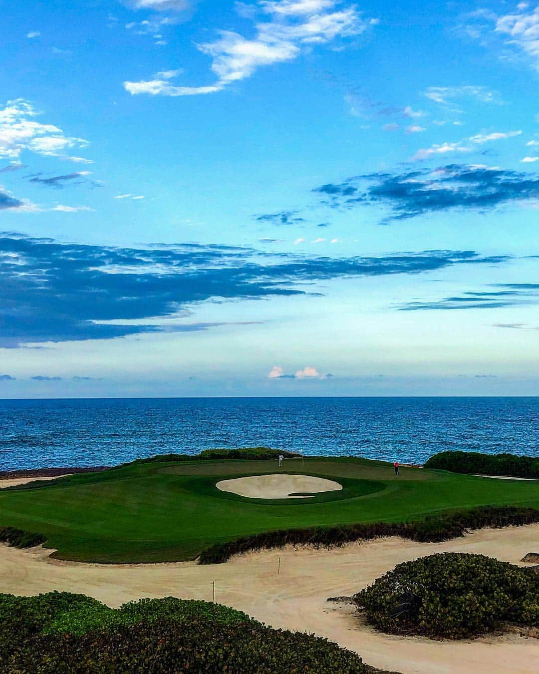 PGA TOURさんのインスタグラム写真 - (PGA TOURInstagram)「The @coraleschampionship has ALL the views 😍 #LiveUnderPar」3月29日 10時47分 - pgatour