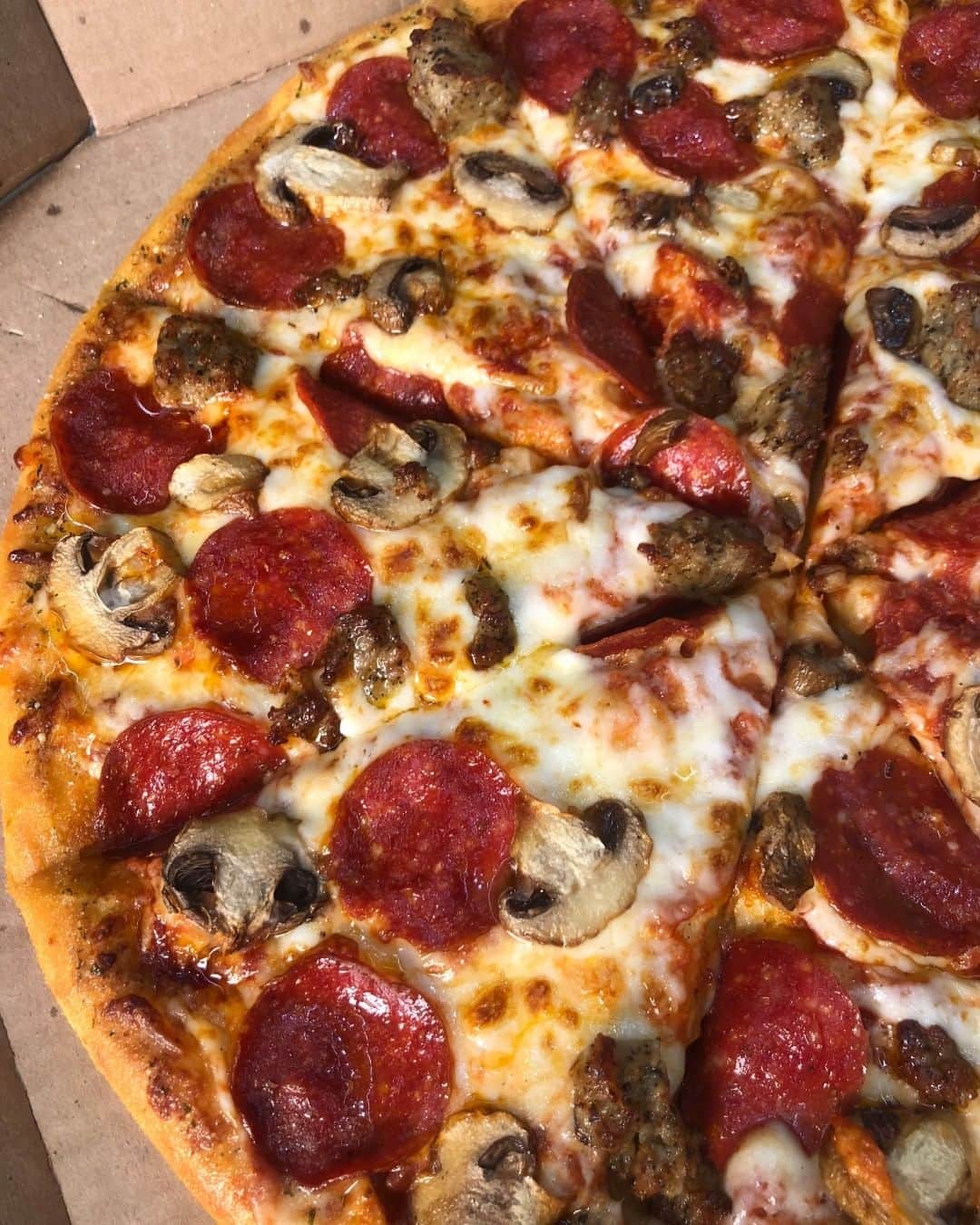 Domino's Pizzaさんのインスタグラム写真 - (Domino's PizzaInstagram)「Bracket busted? We think this will help. TAG a friend who could use a slice right about now. 🏀🍕 • • • • •  #pizza #teampizza #basketball」3月29日 11時00分 - dominos