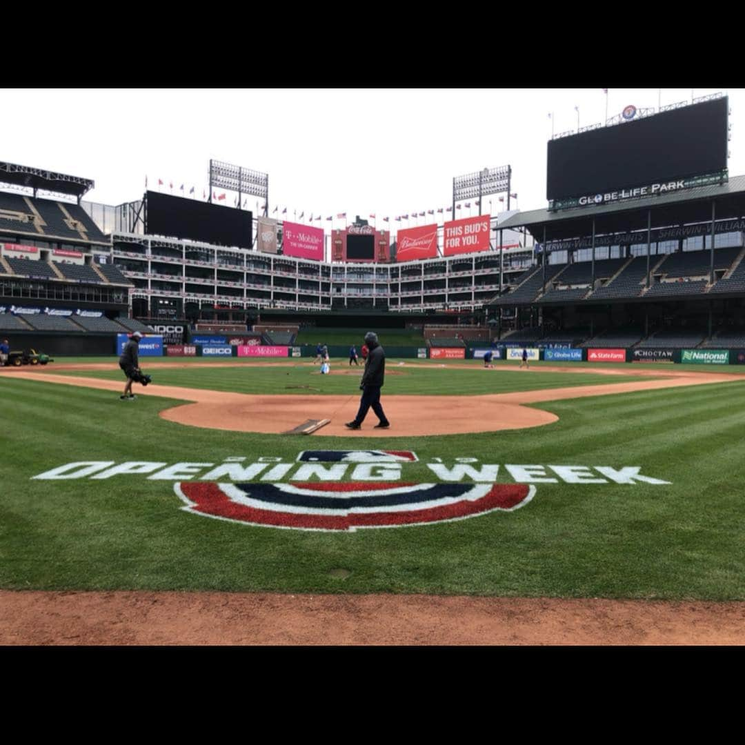 榎下陽大さんのインスタグラム写真 - (榎下陽大Instagram)「Happy Opening Day⚾️ MLBは今日開幕しました！ Globe Life Park in Arlingtonでの最後の開幕戦に立ち会えて光栄でした。  NPBも今日開幕ですね！ Let’s go Fighters!! #openingday #mlb #texasrangers #globelifeparkinarlington  #npb #lovefighters」3月29日 11時09分 - yodai_enoshita