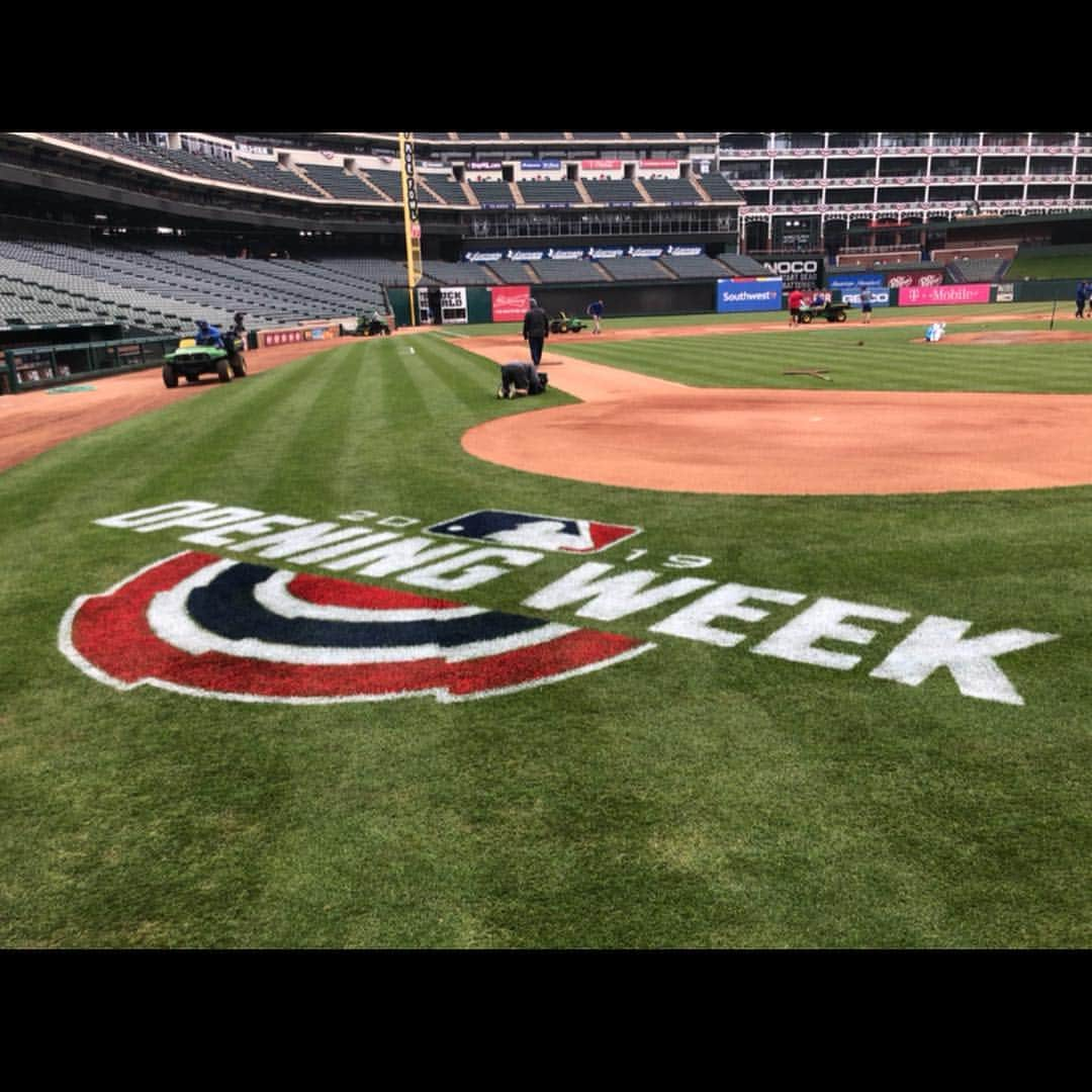 榎下陽大のインスタグラム：「Happy Opening Day⚾️ MLBは今日開幕しました！ Globe Life Park in Arlingtonでの最後の開幕戦に立ち会えて光栄でした。  NPBも今日開幕ですね！ Let’s go Fighters!! #openingday #mlb #texasrangers #globelifeparkinarlington  #npb #lovefighters」