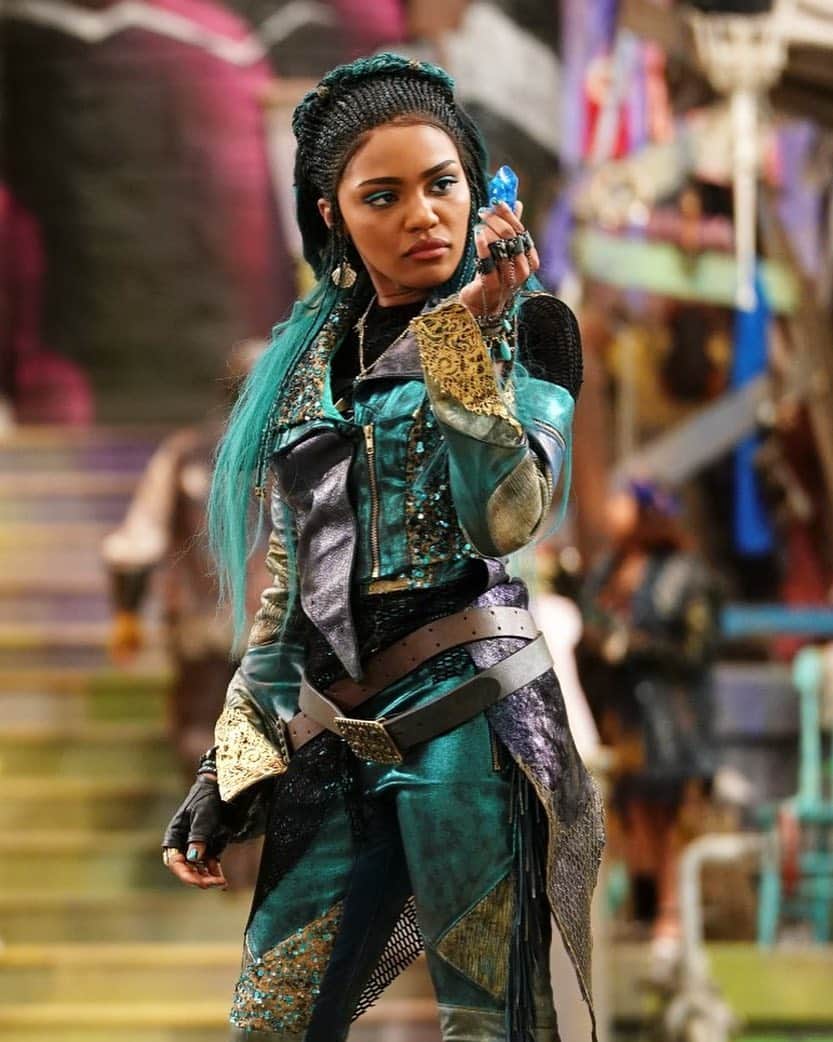Disney Channelさんのインスタグラム写真 - (Disney ChannelInstagram)「Caption this (with fan theories of what is happening in this pic). #Descendants3」3月29日 11時07分 - disneychannel