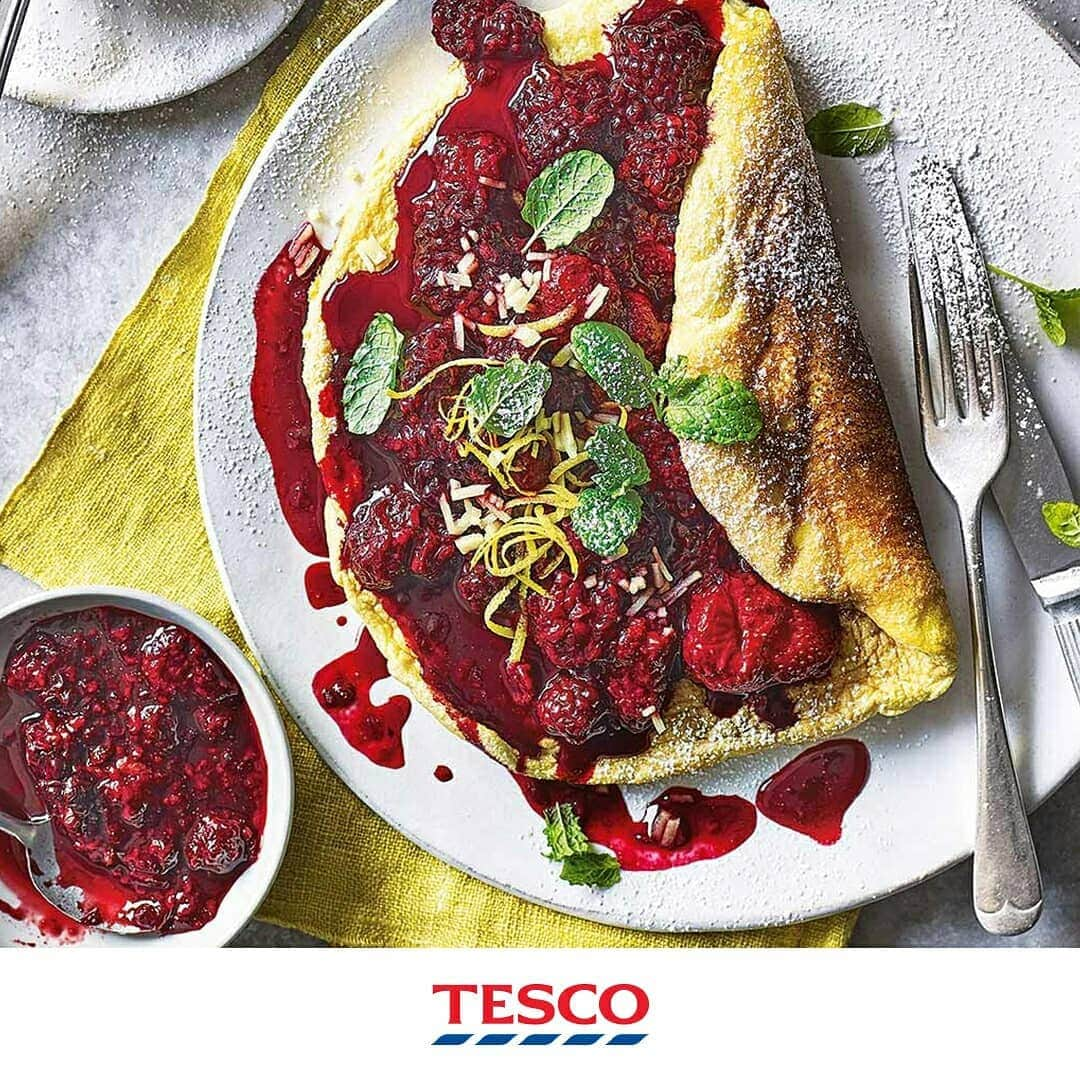 Tesco Food Officialさんのインスタグラム写真 - (Tesco Food OfficialInstagram)「Hmmm. Which of these delicious brunch ideas would mum love? Supercharged spinach croissants? Easy griddled waffles?  One-pan chorizo eggs or maybe a big berry omelette... If you’re going to spoil her, spoil her for choice!  Swipe → #MotherDay #FromTescoForMum」3月29日 22時06分 - tescofood