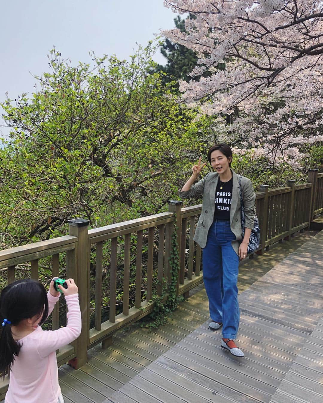 キム・ナヨンさんのインスタグラム写真 - (キム・ナヨンInstagram)「벚꽃만발 부산 🌸📸」3月29日 22時08分 - nayoungkeem