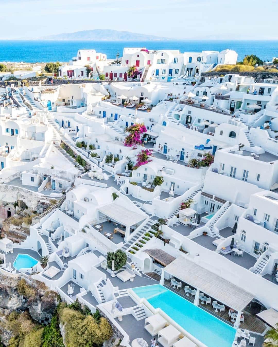 bestvacationsのインスタグラム：「Tag who you'd take here! By @danicaspi @i_a_yves @nodestinations @christinatouloumtzidou @jackmartinphotoart」
