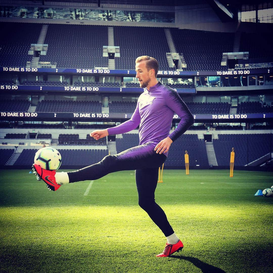 トッテナム・ホットスパーFCさんのインスタグラム写真 - (トッテナム・ホットスパーFCInstagram)「@harrykane trains at @spurs_new_stadium for the first time. #SpursNewStadium #COYS」3月29日 20時47分 - spursofficial