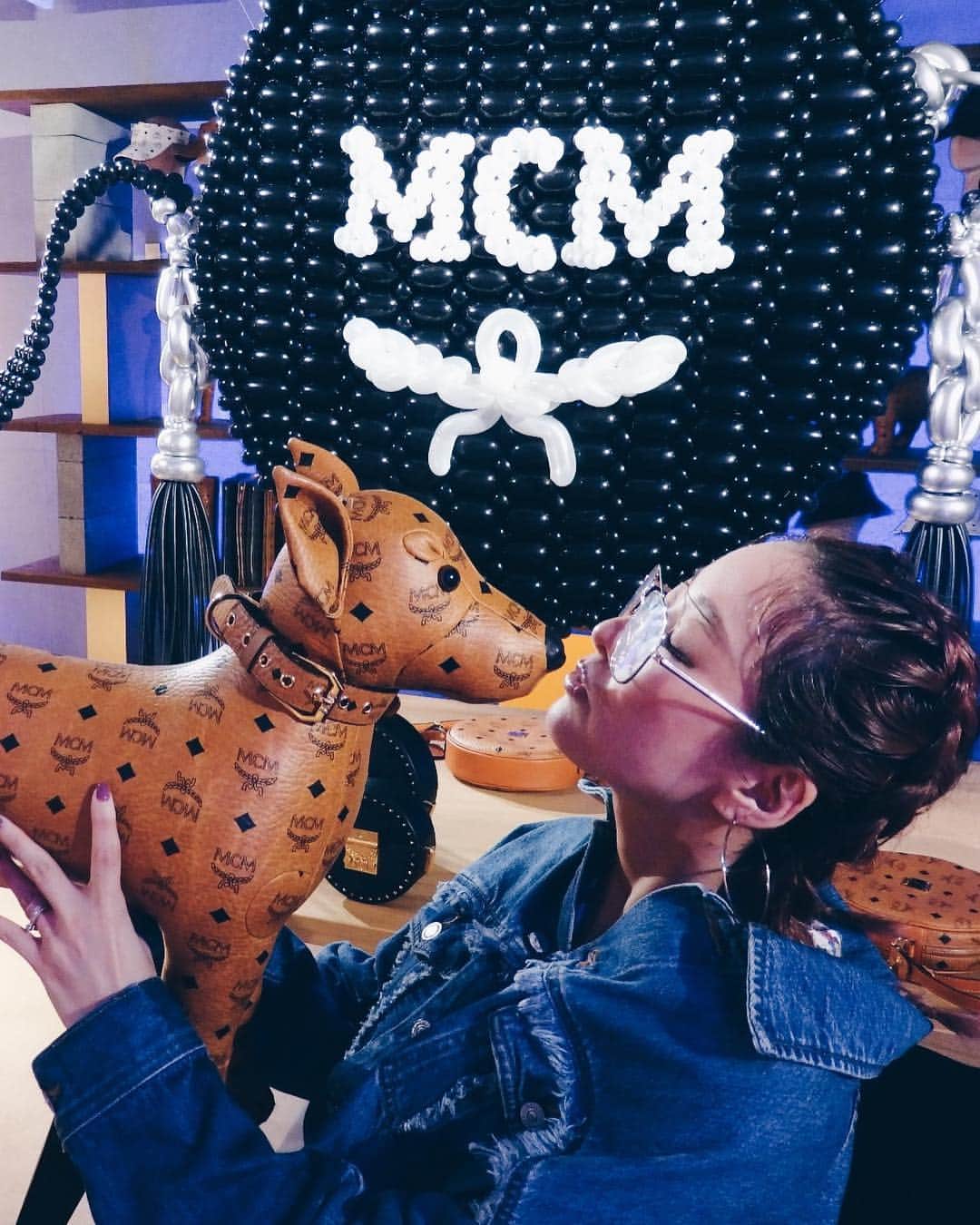 jyA-Me（ヤミー）のインスタグラム：「🎒👠🥽 "MCM GINZA HAUS 1" Opening Party に お邪魔してきました✨ MCM大好きなので、 可愛い新作達にずっと釘付けでした❤️✨ . Thank you for having me @mcmjapan  #MCM#MCMTOKYO #ginza #1976Tokyo」