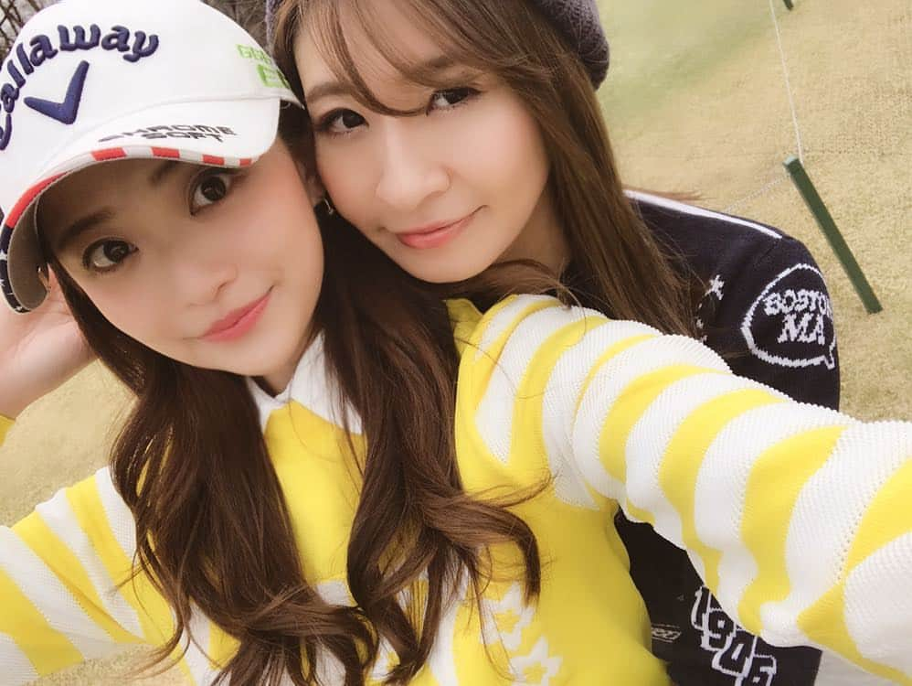 西村麻依のインスタグラム：「. ちゃんみな❤️🧡💛💚💙💜 . #golf #ゴルフ #ゴルフ女子 #ゴルフコーデ #ゴルフ好き #先輩と後輩 #リベンジ #どんぐりの背くらべ #ゴルフ難しいけど楽しい #目指せ100切り」