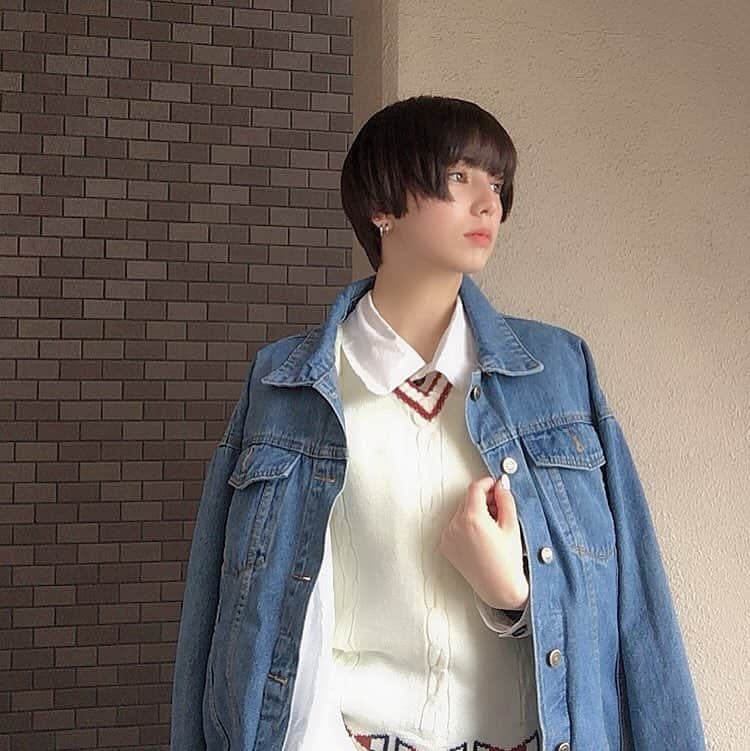 Annaさんのインスタグラム写真 - (AnnaInstagram)「ちなみにこのバッチバッチ可愛いお洋服はそうです。おにゅーです。 * 中のシャツとデニムは @beep_ss ので、ニットベストは古着屋さんで買ったやつ！ * こういう服が最近着たかったから、似たようなのになるかも、着回しが、がんばる。 * #instagood #instalike #instagram #ニットベスト #beep #髪型似合ってるって #言ってくれる人がたくさんいて #あたしはもう #舞ってます」3月29日 20時50分 - anna_mysticeyes