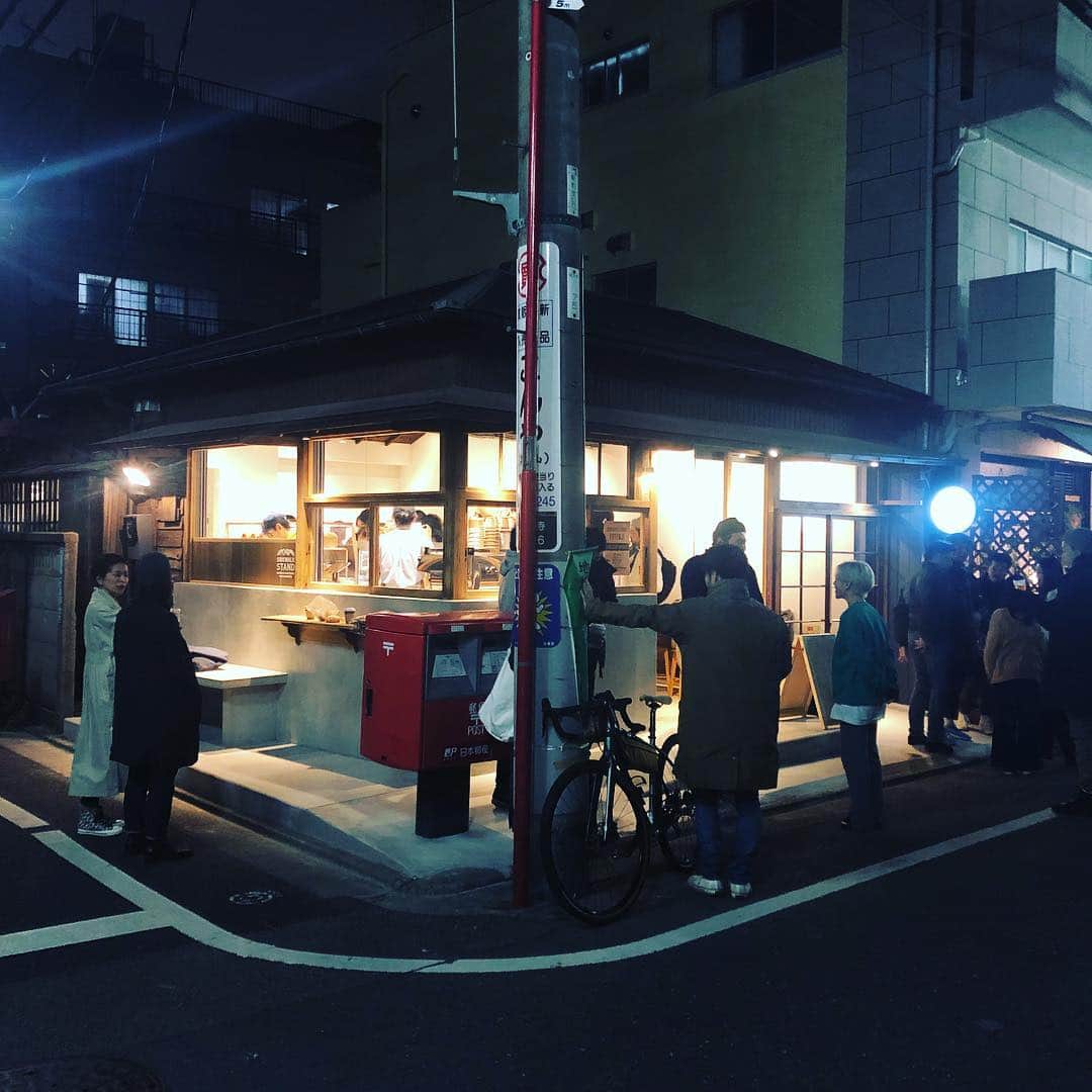 山嵜廣和のインスタグラム：「Sidewalk Stand Yutenji 明日オープンですー。 ヨロッコビールあるよー」