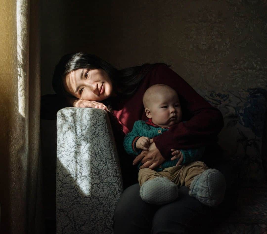 のインスタグラム：「Photo by @hannahreyesmorales | This is Madina, who worked with me as a translator on projects in Mongolia. We don't credit translators often enough. Translation is such a tiring task, requiring one to embody a story that is not yours, and then to convey it with clarity and accuracy. I was very fortunate to have worked with translators who did this work with such empathy and care. Here is Madina at home, with her sweet baby boy, during the end of our trip. Follow @hannahreyesmorales for more stories within Asia and beyond. #mongolia #centralasia #everydayasia @natgeoasia」