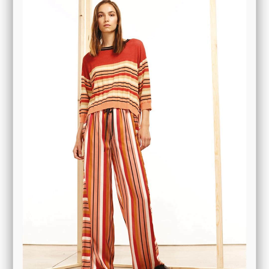 のインスタグラム：「#springiscoming #gothaitalia #stripes #longdress #satin #ilovestripes #sunset #coral #sunsettrip #inlove #pijamas」