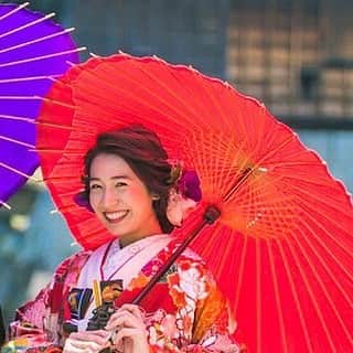 のインスタグラム：「* コラムを更新しました✨ 《サテンでゴージャスに！ウェディングドレスを華やかに着こなす方法》 . 《お色直しは和装にしたい！衣装選びのコツや注意点をお教えします！ 》 * コラムは @Dresses_weddingdress のプロフィールリンクよりご覧下さい🎈 TOPページまたは少し下にスクロールした“column”よりご覧いただけます。 * 〈お問合せ〉 ✉️dresses@dressthelife.jp 📞0120-791-249 * #ドレッシーズコラム#wedding#weddingdress#トレンドカラー#ウェディングドレス試着 #ウェディングドレス迷子#カラードレス試着#カラードレス迷子#ドレスショップ#ドレス探し #フォトウェディング#プレ花嫁 #花嫁ヘア#花嫁 #プレ花嫁#全国のプレ花嫁さんと繋がりたい#ドレス迷子 #ドレス試着 #ウェディングドレス#カラードレス#ドレス探し#結婚式#卒花嫁#2019春婚#2019夏婚#2019秋婚#2019冬婚#番傘」