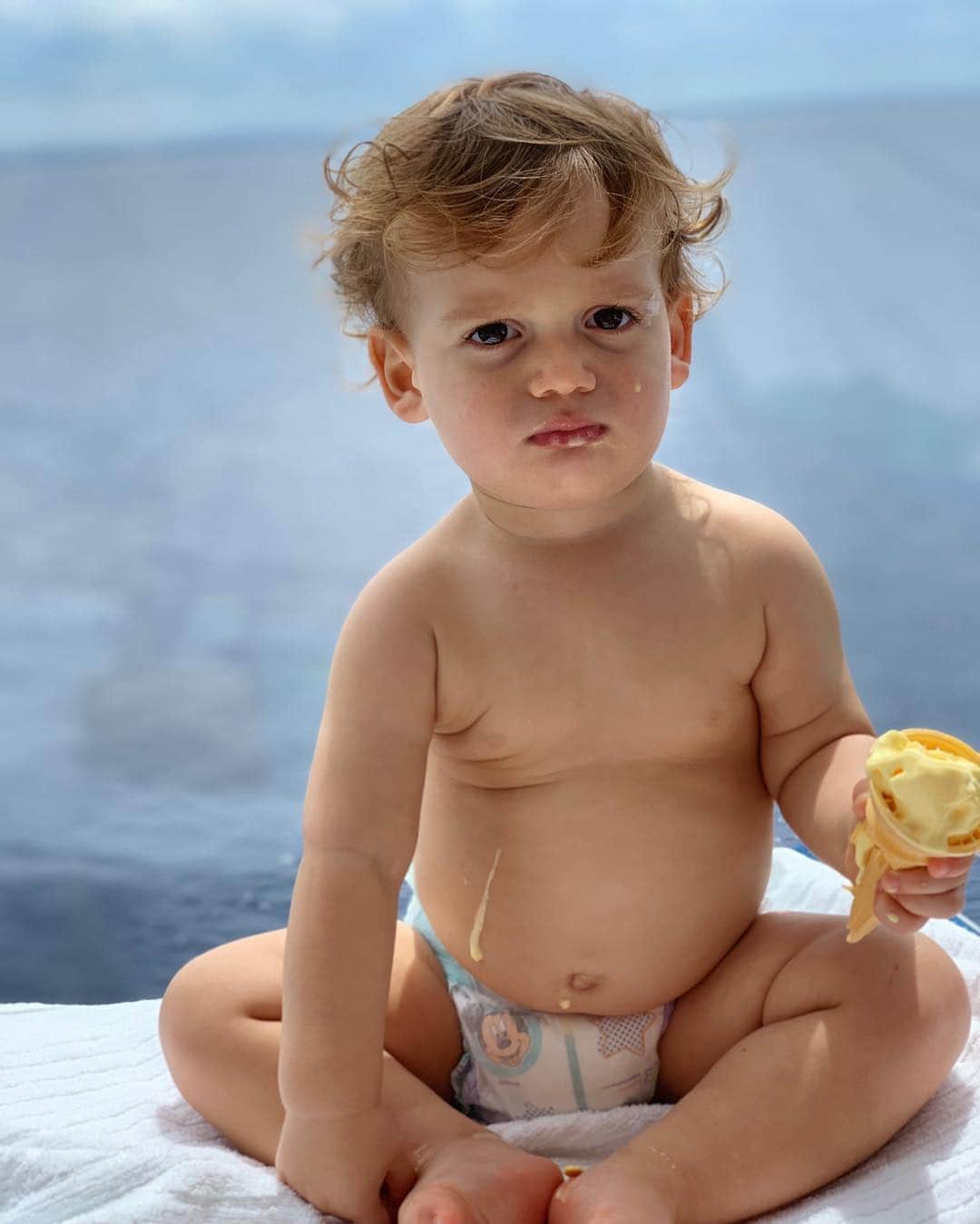 アントニオ・ノチェリーノのインスタグラム：「Why just one 🤔🍦😂」