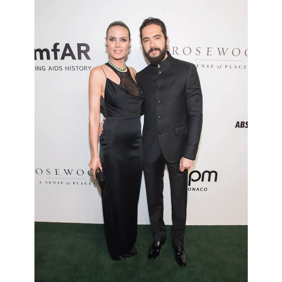 シャンハイタンさんのインスタグラム写真 - (シャンハイタンInstagram)「Shanghai Tang is proud to support @amfar in its goal of Making AIDS History through innovative research.  Musician Tom Kaulitz of @tokiohotel pictured here in our iconic mandarin collar suit, attending the amfAR Gala Hong Kong with Heidi Klum.  Photo by @ryanemberley  #ShanghaiTang #滩海上 #SHT #TomKaulitz #amfAR #amfARHongKong」3月29日 21時08分 - shanghaitang