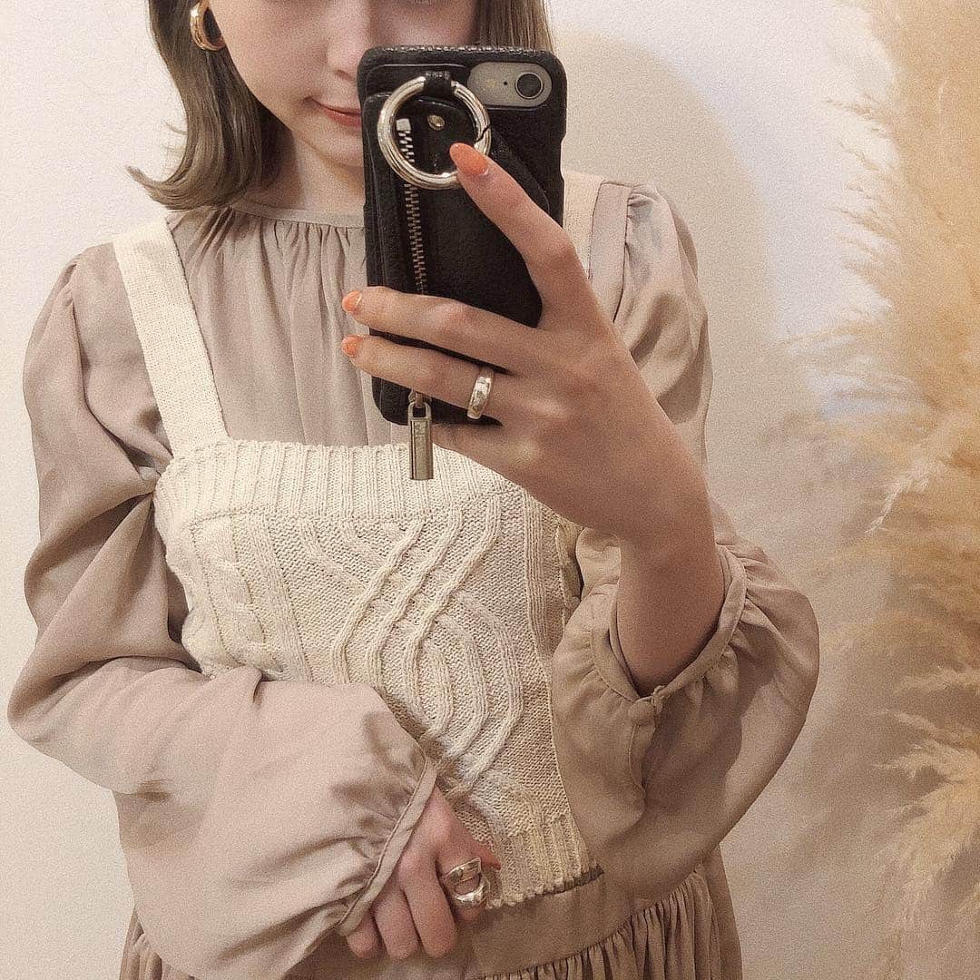のインスタグラム：「. ワンピースもニットビスチェも @llseekll  の新作 🍂𓂅𓂅 4/1(月)より発売開始します❤︎」