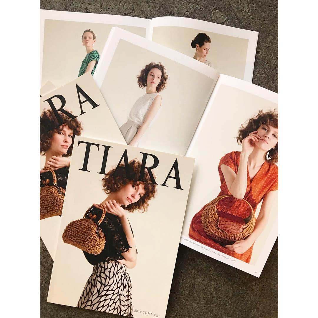 TIARAさんのインスタグラム写真 - (TIARAInstagram)「2019SUMMER カタログ📙 今週末よりTIARA店頭にて 夏のカタログの配布を開始いたします！ ・ エレガントなレースアイテムや、 ヴィンテージ風のドットワンピースなどが登場。 TIARAならではの クラシカルでレディなイメージのコレクションです。 店頭もしくはホームページにてご覧くださいませ✨ ・ #tiara #summerfashion #ティアラ #レースブラウス #ドットワンピース #夏コーデ #クラシカルコーデ #ヴィンテージ風コーデ #おでかけコーデ」3月29日 21時14分 - tiara_melrose