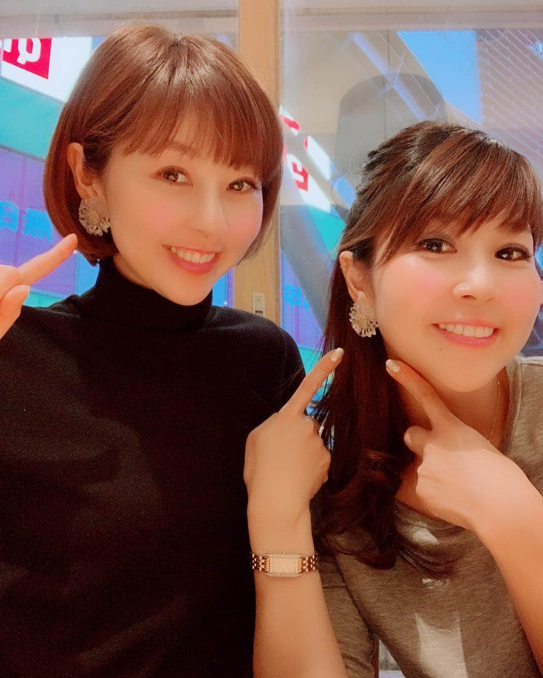 相沢礼子さんのインスタグラム写真 - (相沢礼子Instagram)「@yu_s915 ユウチェルに #イヤリング 貰いました〜^ ^💕 @m.s.gallery のかわいいイヤリング^ ^  おそろい嬉しい😆😆 ありがとう😊💕 #千疋屋 の オレンジ🍊もお土産ありがとう😊  感動の美味しさ😍💓 #私服  #コーディネート #outfit #ootd #fashion  #gu #love #instagood #photooftheday #fashion #beautiful #happy #cute #followme」3月29日 21時14分 - reikoaizawa828