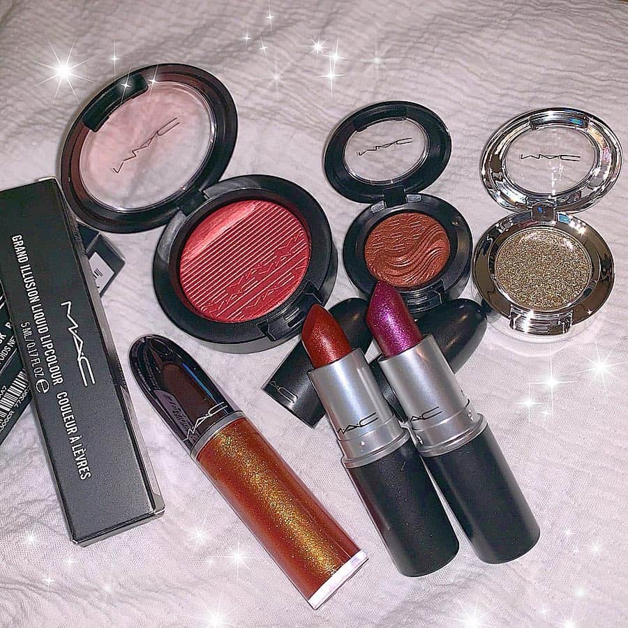 のインスタグラム：「new cosme 🌴﻿💙💚 ﻿ m.a.c. キラッキラなlipとeyeshadow☺︎﻿ ﻿ つけた感じの色味はスワイプ🏷 .﻿ ﻿ .﻿ ﻿ #follwme #fashion #followhim #follow4follow #instaday #instalike #instadaily #instacute #love #redhair #followme  #code  #fashion  #followforfollow ﻿﻿﻿﻿#맞팔 #선팔 #소통  #맞팔해요 #소통해요#f4f #l4l #instagood #followme ﻿ #followforfollowback#follow4followback﻿﻿ #maclipstick #mac #maccosmetics」