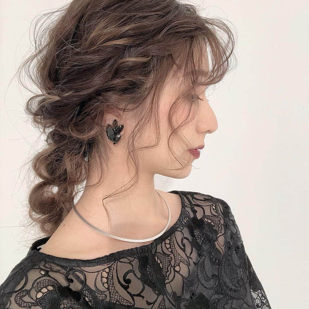 松尾 瞳さんのインスタグラム写真 - (松尾 瞳Instagram)「. 先日のアレンジ本撮影、、❤︎ @rabichepow.chihiro . #hairarrange」3月29日 21時27分 - hitomimatsuo.09