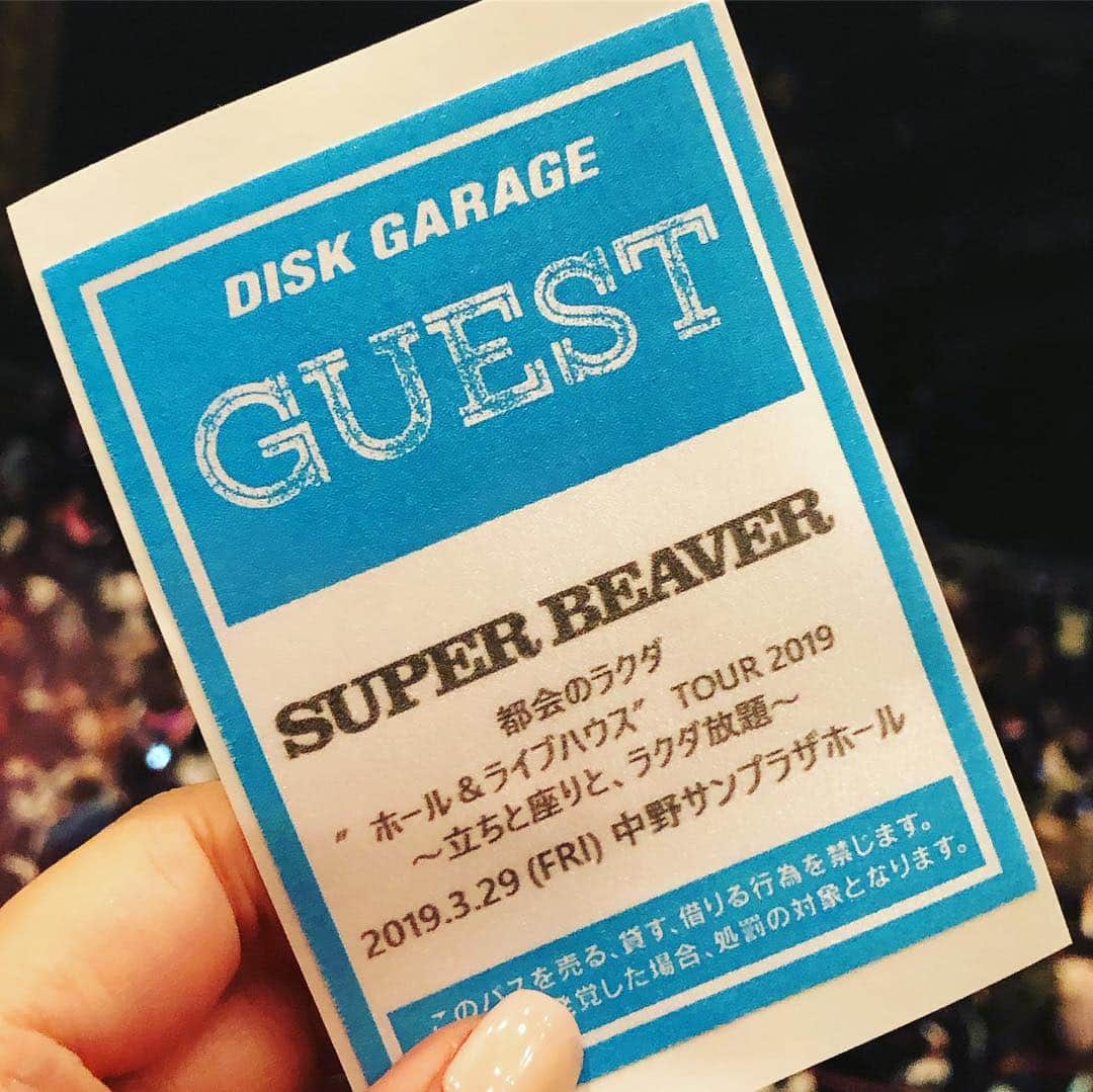 阿部洋子さんのインスタグラム写真 - (阿部洋子Instagram)「🎶 ワクワクが止まらーん！ 愛と優しさに溢れるLIVE。 メッセージ、会場中に伝わってました。 久々に音を浴びた！ 何度鳥肌立ったことか！ 🎶 #充電完了  #SUPERBEAVER #live  #thankyou 渋谷さんのコダワリのシャツもいい味出してた😝」3月29日 21時32分 - hirocoring
