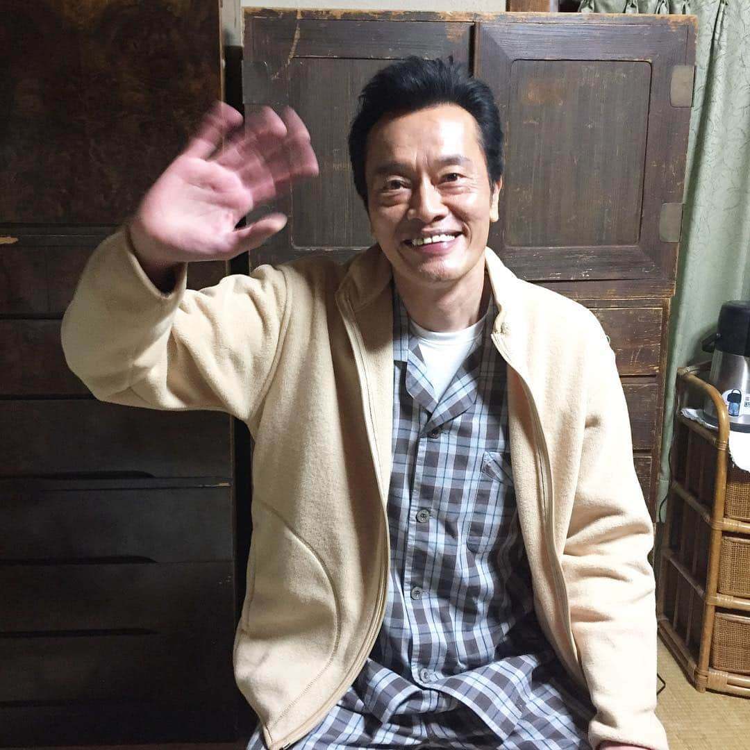 遠藤憲一さんのインスタグラム写真 - (遠藤憲一Instagram)「スタッフです。 このあと22時から  #週休4日でお願いします NHK総合でオンエア。 衣装はパジャマオンリー🤣」3月29日 21時39分 - enken.enstower