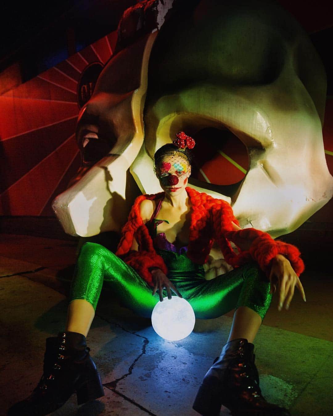 ピアーズアトキンソンさんのインスタグラム写真 - (ピアーズアトキンソンInstagram)「🍄🤡🍄 #sendintheclowns Piers Atkinson Blood Red @swarovski crystal sphere and Magic Mushroom #🍄 headband featured in @virtuogenix magazine | Styled by @avine_ | #piersatkinson #clown #mushrooms #magic #🤡 #🌈 | Available @theresidencyexperience | #makeup #clowningaround #👀」3月29日 21時36分 - piersatkinson