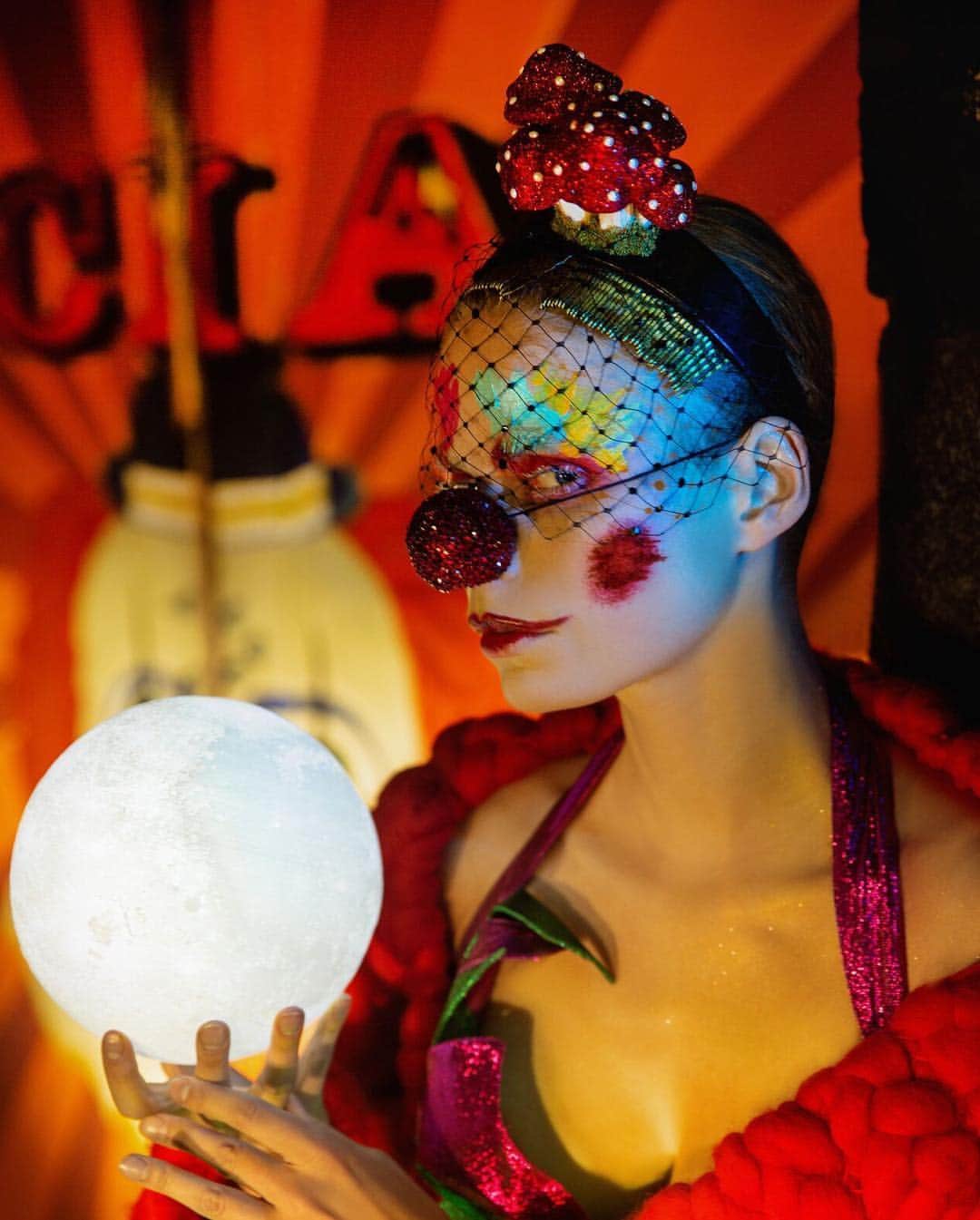ピアーズアトキンソンさんのインスタグラム写真 - (ピアーズアトキンソンInstagram)「🍄🤡🍄 #sendintheclowns Piers Atkinson Blood Red @swarovski crystal sphere and Magic Mushroom #🍄 headband featured in @virtuogenix magazine | Styled by @avine_ | #piersatkinson #clown #mushrooms #magic #🤡 #🌈 | Available @theresidencyexperience | #makeup #clowningaround #👀」3月29日 21時36分 - piersatkinson