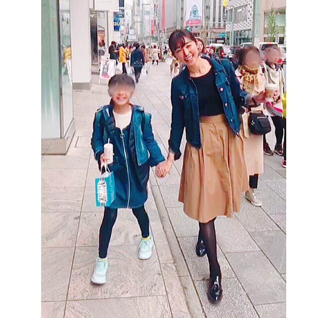 森木美和さんのインスタグラム写真 - (森木美和Instagram)「銀座デート❤️﻿ ﻿ たくさん歩いたねー☺️🌸﻿ ﻿ #銀座#銀座グルメ﻿  #天丼 食べたよ﻿ #美味しかった ﻿ #博品館toypark ﻿ #資生堂パーラー﻿  #木村屋 #あんぱん ﻿ #女子会#東京#かわいい#姪っ子ちゃん #春休み ﻿ #楽しい#デート #デートコーデ #ママコーデ#ママファッション#春コーデ #リンクコーデ#デニムコーデ #ファッション #小学生#お買い物」3月29日 21時43分 - miwamoriki