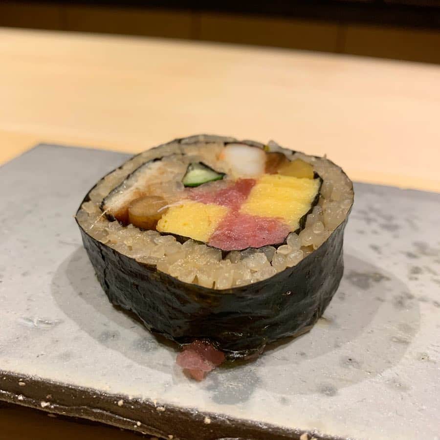 吉田美紀さんのインスタグラム写真 - (吉田美紀Instagram)「・ 先日の初訪問『鮓ふじなが』 とろけました♡ ・ 大将のお人柄と食材に対する情熱を感じながら いただく芸術の数々。 ・ 最高の時間をありがとうございました✨✨ ・ #sushi #azabujuban #ふじなが #鮓ふじなが #麻布十番 #寿司 #鮓」3月29日 21時43分 - miki__yoshida
