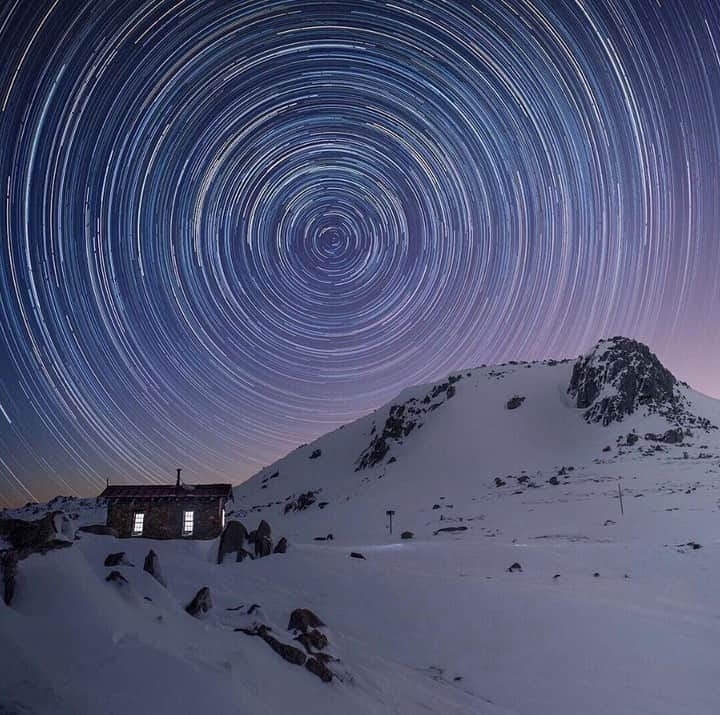 Orient Watchさんのインスタグラム写真 - (Orient WatchInstagram)「What do four hours look like? Sydney-based Jay Daley (@j.a.y_daley) ventured to Mount Kosciuszko to find out. He captured this star trail around the south celestial pole by taking 280 minute-long exposures of the night sky.⁣ ⁣ Timeless adventures via @Instagram 🌟⁣⁣」3月29日 22時00分 - orientwatch