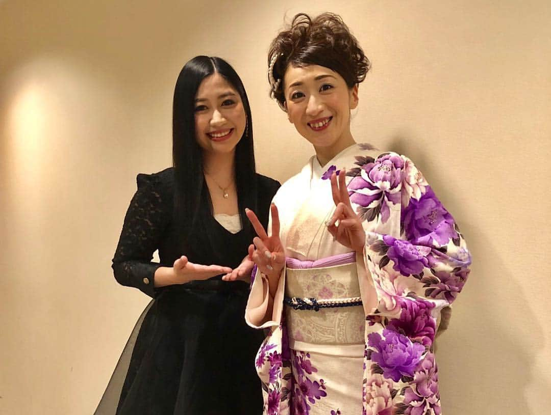 西尾夕紀さんのインスタグラム写真 - (西尾夕紀Instagram)「コロムビア 花のステージ‼️ マンスリー歌謡ライブ🎤  終了後、お花🌸のイメージで みんなでポージング💁‍♀️ 東京では周りを見渡すと サクラも咲いてて 空を見上げることが 多くなったなぁ…🌸🌸🌸 皆様は、お花見の予定は ありますか❓🌸 #コロムビアレコード #花のステージ #着物  #田川寿美 さん #西尾夕紀 #高瀬一郎 さん #朝比奈あきこ さん #門松みゆき さん」3月29日 22時01分 - yuki_nishio_