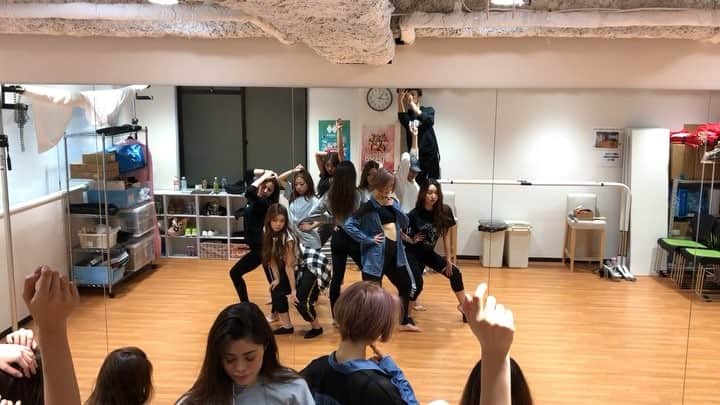 のインスタグラム：「𓇬𓇬 𓇬𓇬 残念だけど、音なしで . 何回やっても音ありだと投稿 すぐ消されてしまう😂💜💦 . インスタの運営さんお願いだから ダンス動画ブロックしないでーー🙏🙏✨ . 𓇬𓇬 𓇬𓇬 ‪#tryharddancers#TryHardJapan‬#osaka2nite#jazz#hiphop#トライハードダンサーズ#査定#練習生#ユニゾン#構成#テスト#筋トレ#筋トレ女子#パーティー#インスタ映え#裸足#ヒール#レッスン#大人#クラブ#中丸千愛」