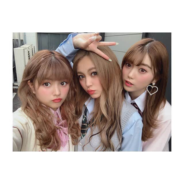 土屋怜菜（れいぽよ）さんのインスタグラム写真 - (土屋怜菜（れいぽよ）Instagram)「三姉妹。﻿ ﻿ 今じゃあPopteenの中で1番上の先輩かな〜﻿ ﻿ オープニングの時、初めて3人で﻿ ステージでれてめちゃくちゃ嬉しかったね☺︎﻿ ﻿ ﻿ それぞれキャラ違うし一緒にいていつも﻿ 本当に面白いし楽しいよ！﻿ ﻿ もっと皆でPopteenを史上最強に﻿ 盛り上げていこう💪❤️支えよう。﻿ ﻿ 皆についてきてもらえるように頑張ろね！﻿ ﻿ Popteenも三姉妹も本当にだいすき💗﻿ #Popteen #全力祭 #三姉妹」3月29日 13時15分 - reipoyo_0411