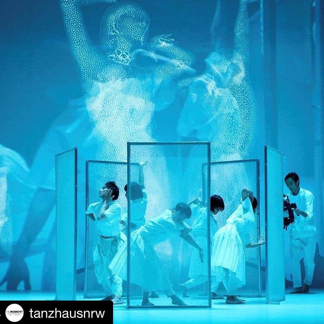 MIKIKOのインスタグラム：「Today!!!!! #Repost @tanzhausnrw with @get_repost ・・・ Five dancers, visualized motion and flying drones: Don't miss »discrete figures 2019« this weekend. The visually stunning performance was created by a team of media artists, dancers, software engineers etc. around interaction designer Daito Manabe and will be shown as a German premiere. Fri 29.03. + Sat 30.03. + Sun 31.03. #hi_robot  #robotfestival #menschmaschine #interactiondesign #dronedance #drones #femaledancers #discretefigures #germanpremiere #rhizomatiksresearch #elevenplay #daitomanabe #kylemcdonald #japaneseartists #mitherzblut #kulturindüsseldorf #tanzhausnrw #düsseldorf #duesseldorf 📷 Suguru Saito, Tomoya Takeshita」