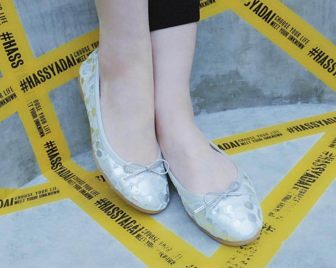 RinRinさんのインスタグラム写真 - (RinRinInstagram)「バレーシューズ久しぶり〜春にいいよね🌸Back to ballet slippers for the spring🌸(📸 by @sperzphoto ) . . Dress: #akikoaoki  Tights: #calzedonia  Harness: #morph8ne  Choker: #milhae  Shoes: @kurun_official #kuruntokyo . . *靴は @kurun_official より提供されました *shoes were sponsored by @kurun_official . . #rinrindoll #rinrinootd #kurun #balletslippers #バレーシューズ #バレエシューズ #ぺたんこ靴 #flatshoes #japaneseshoes #japanesefashion #tokyofashion #harajukufashion」3月29日 13時56分 - rinrindoll