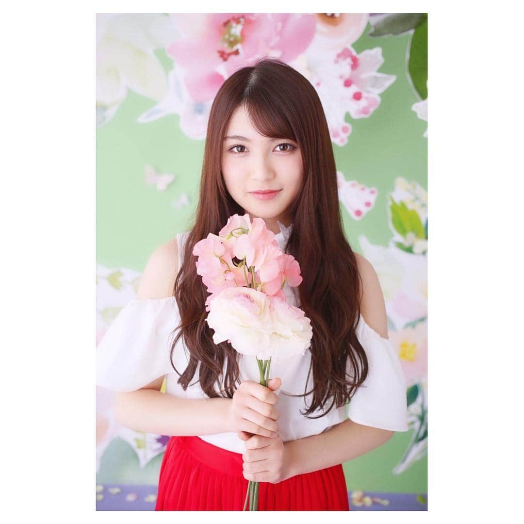神志那結衣さんのインスタグラム写真 - (神志那結衣Instagram)「・ お花見日和だね〜🌸🍡 気温もあったかくなってきて心地良い☺️ 今月も個別生写真SOLDOUTありがとうございます #お花見 #桜 #春 #生写真 #オフショット #sakura #ピンク #pink #spring #flower」3月29日 14時03分 - jiina27