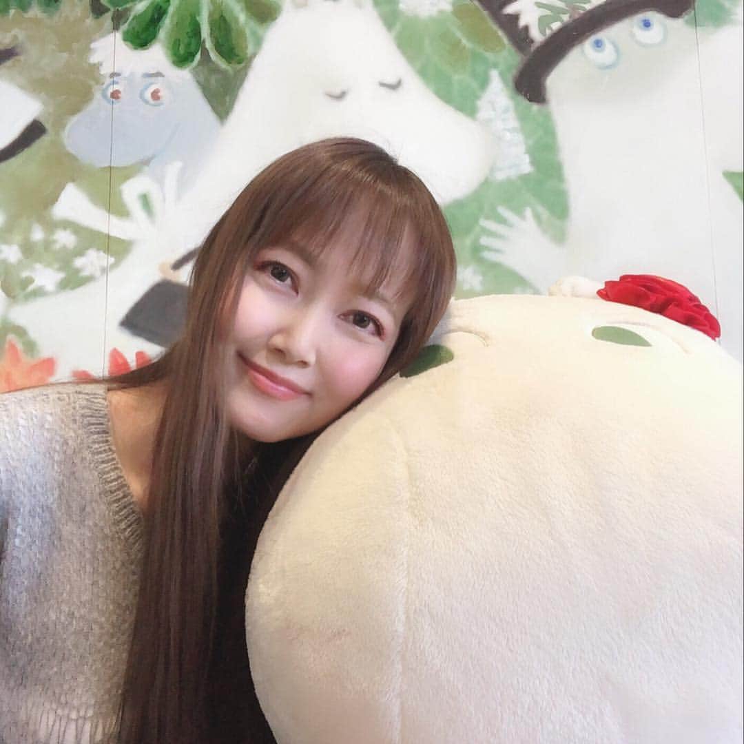 杉本なつみさんのインスタグラム写真 - (杉本なつみInstagram)「. . 一番大きい子の隣に陣取った♡ . . . #ムーミンと一緒 . . #무민카페 #무민 #귀여워  #카페스타그램 #인스타푸드 #푸드스타그램 #먹스타그램 #맛스타그램 #먹방 #맛집 #소통 #맞팔 #셀카  #ムーミンカフェ #カフェスタグラム #かわいい #ムーミン #おしゃれカフェ  #moomincafe #moomin #cafestagram #instafood #foodstagram #kawaii」3月29日 14時00分 - virgo910b
