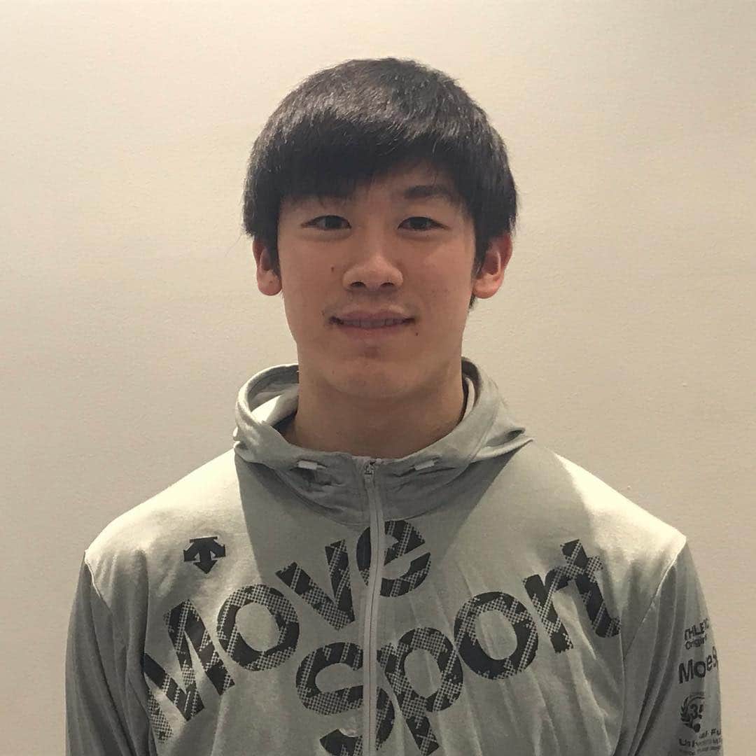 フジテレビ★バレーボールさんのインスタグラム写真 - (フジテレビ★バレーボールInstagram)「石川祐希選手が今日、日本へ帰ってきました😄 プロ一年目 イタリア🇮🇹セリエAでの個人成績✨ ▷総得点数 リーグ１２位 ▷レセプションランク ８位 ２１１選手いる中で確かな結果を残し、戻ってきた石川選手🙌 半年ぶりに帰ってきた今、一番食べたいものを聞くと『イタリアではあまり摂ることができなかった魚を食べたい』と話してくれました(^^) 半年間戦い続けられたコンディション維持の秘訣は、こういった食事への意識にも表れているのかもしれません😊🙌 #バレーボール  #石川祐希 選手」3月29日 14時07分 - fujitv_volleyball