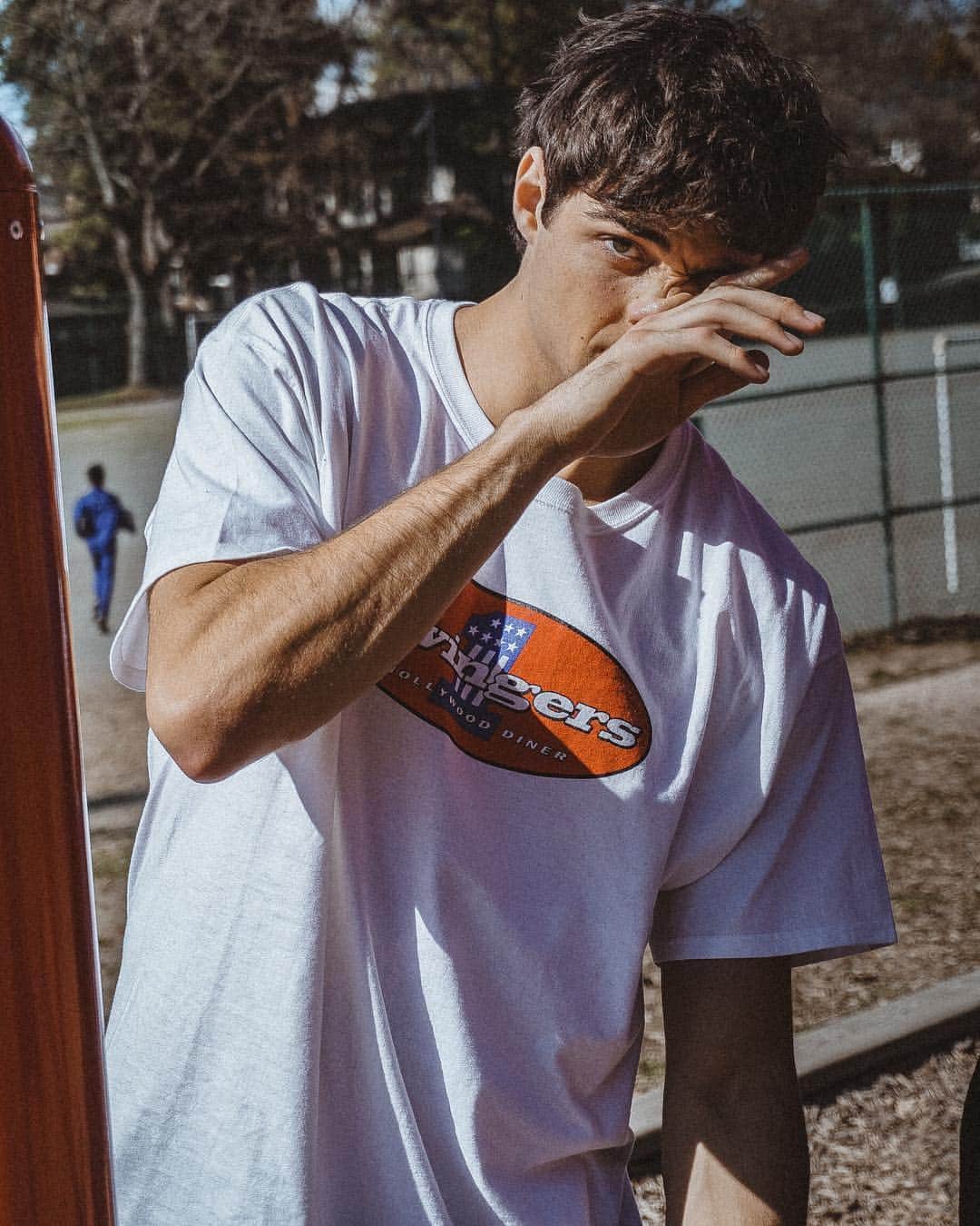 ノア・センティネオのインスタグラム：「Throwback to this afternoon finishing work early」