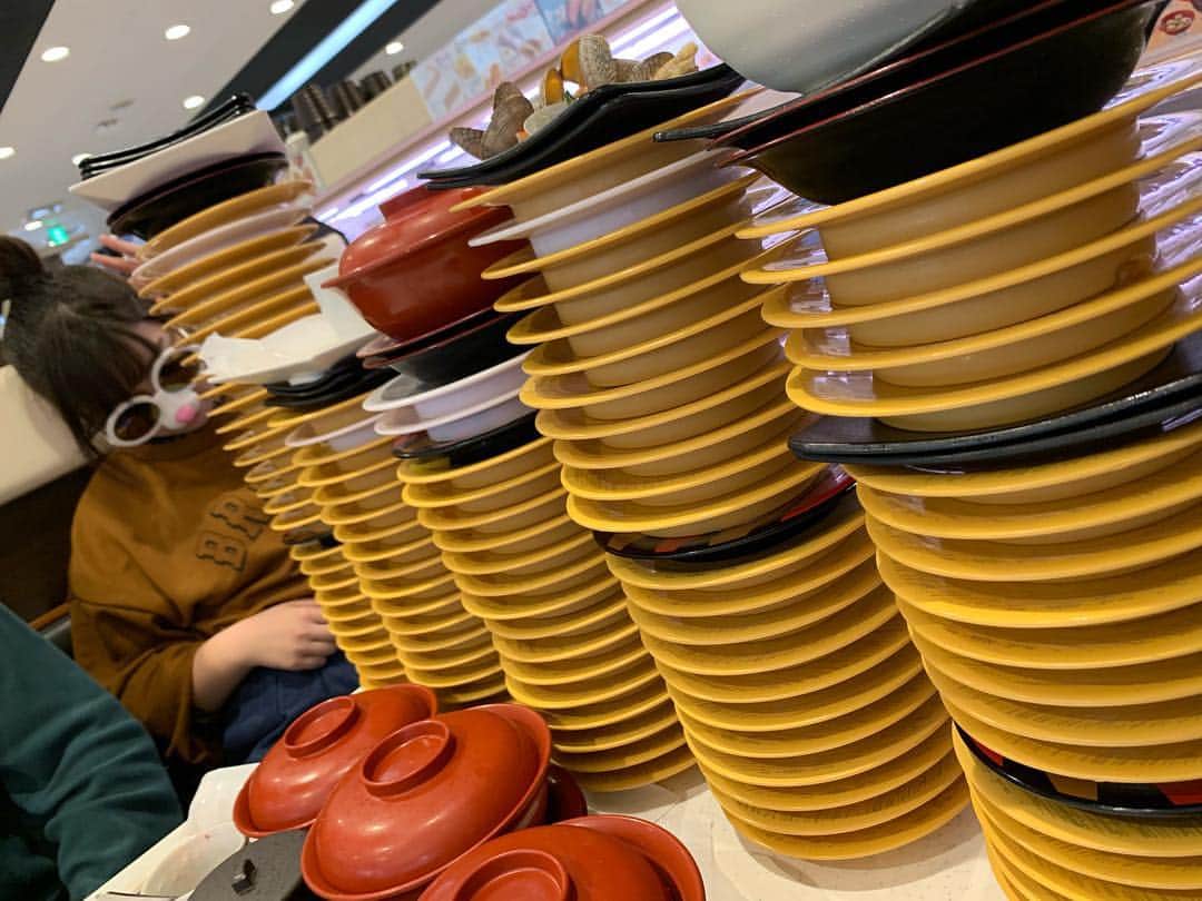 イニ（じん）さんのインスタグラム写真 - (イニ（じん）Instagram)「この量の寿司ヤバイだろ…」3月29日 14時47分 - jinjin10272