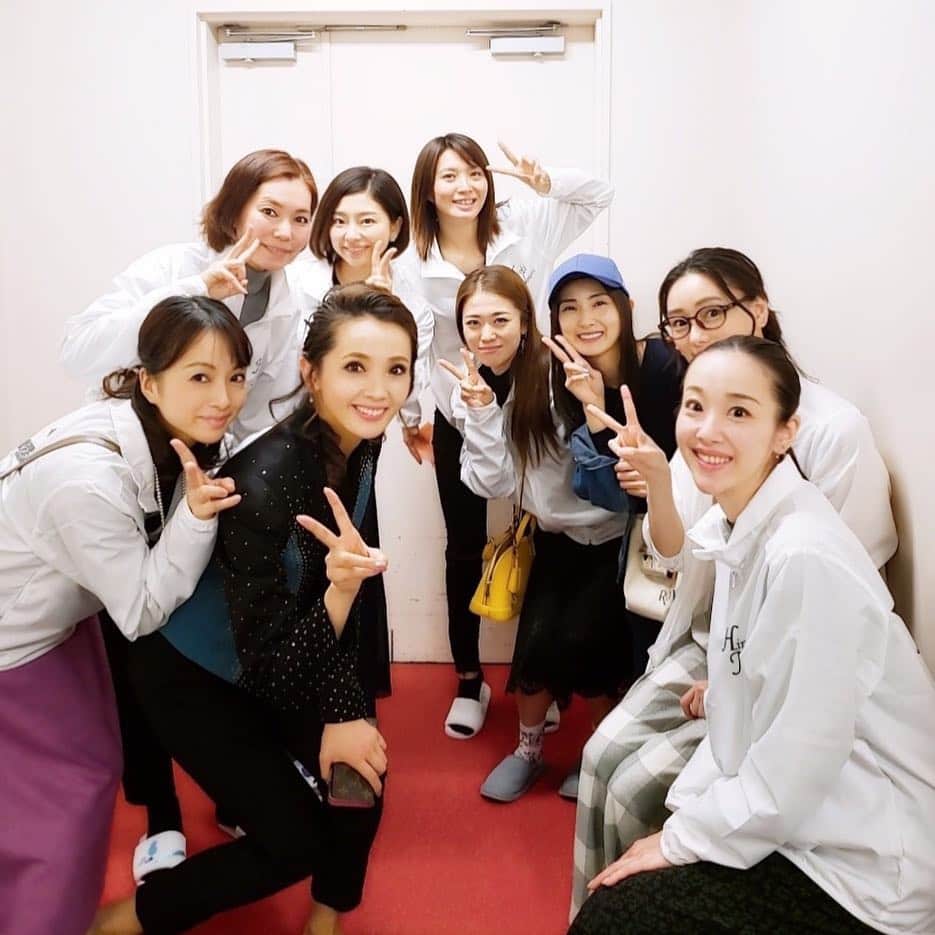 のインスタグラム：「同期と💕 なかなか集まる機会も少なくなってきたけどやっぱり落ち着く。この空気感... 今年は退団が沢山で寂しい... #カイちゃん卒業 #89期 #千秋楽 #卒業」