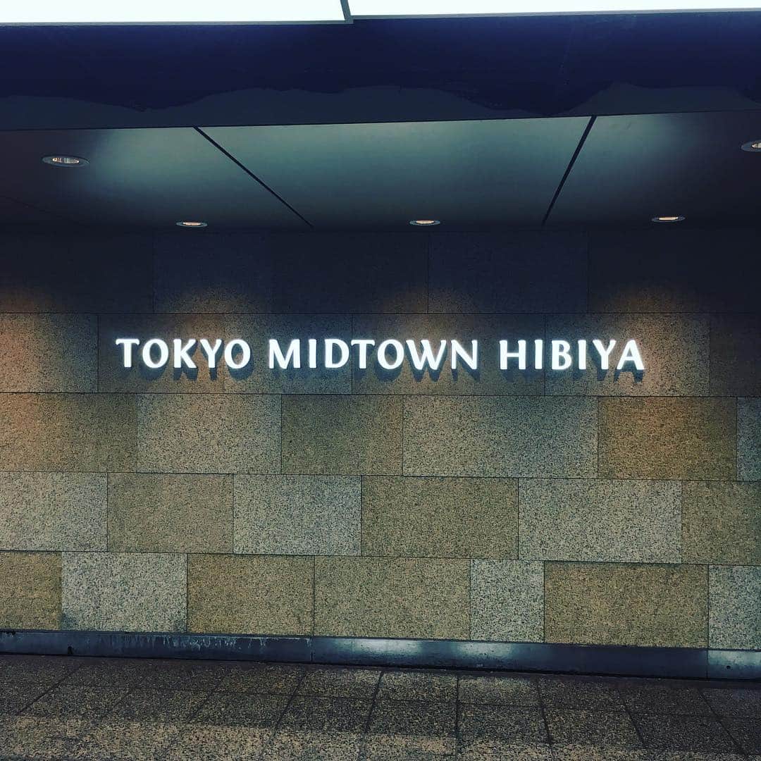 たちばな哲也さんのインスタグラム写真 - (たちばな哲也Instagram)「今日はとあるお仕事で日比谷にあるミッドタウンへ。 生憎の曇り空ではありますが。 はじめて来たなぁ。 . 最近この手のキレイな建物が東京は多い。 . それより昨日やっと最後まで観れたWEST WORLDシーズン２を朝6時まで観てしまって眠いと言う・・。」3月29日 14時54分 - itecchi